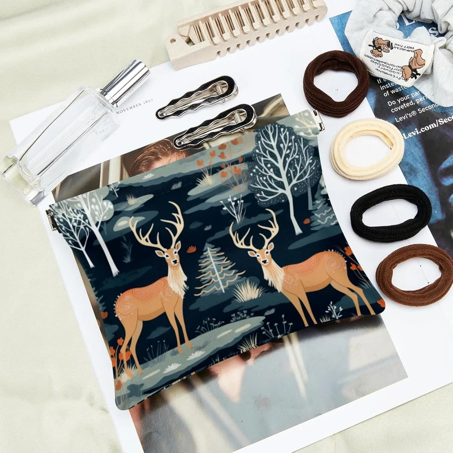 Cute Christmas Elk-1876 Pocket Cosmetic Bag, Waterproof Squeeze Makeup Bag No Zipper Self-Closing, Portable Mini Travel Storage for Headphones Jewelry