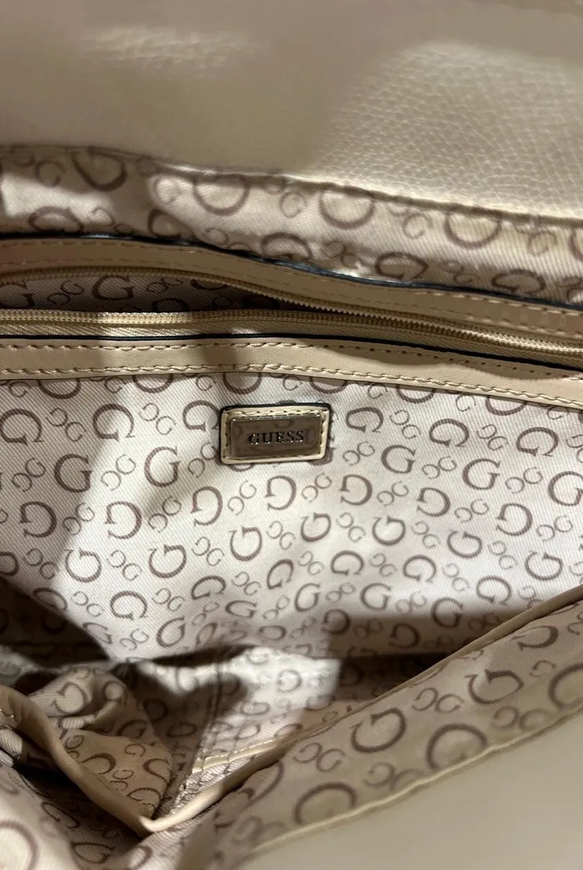 GUESS Crossbody Purse Tan Beige Handbag Flap opening logo