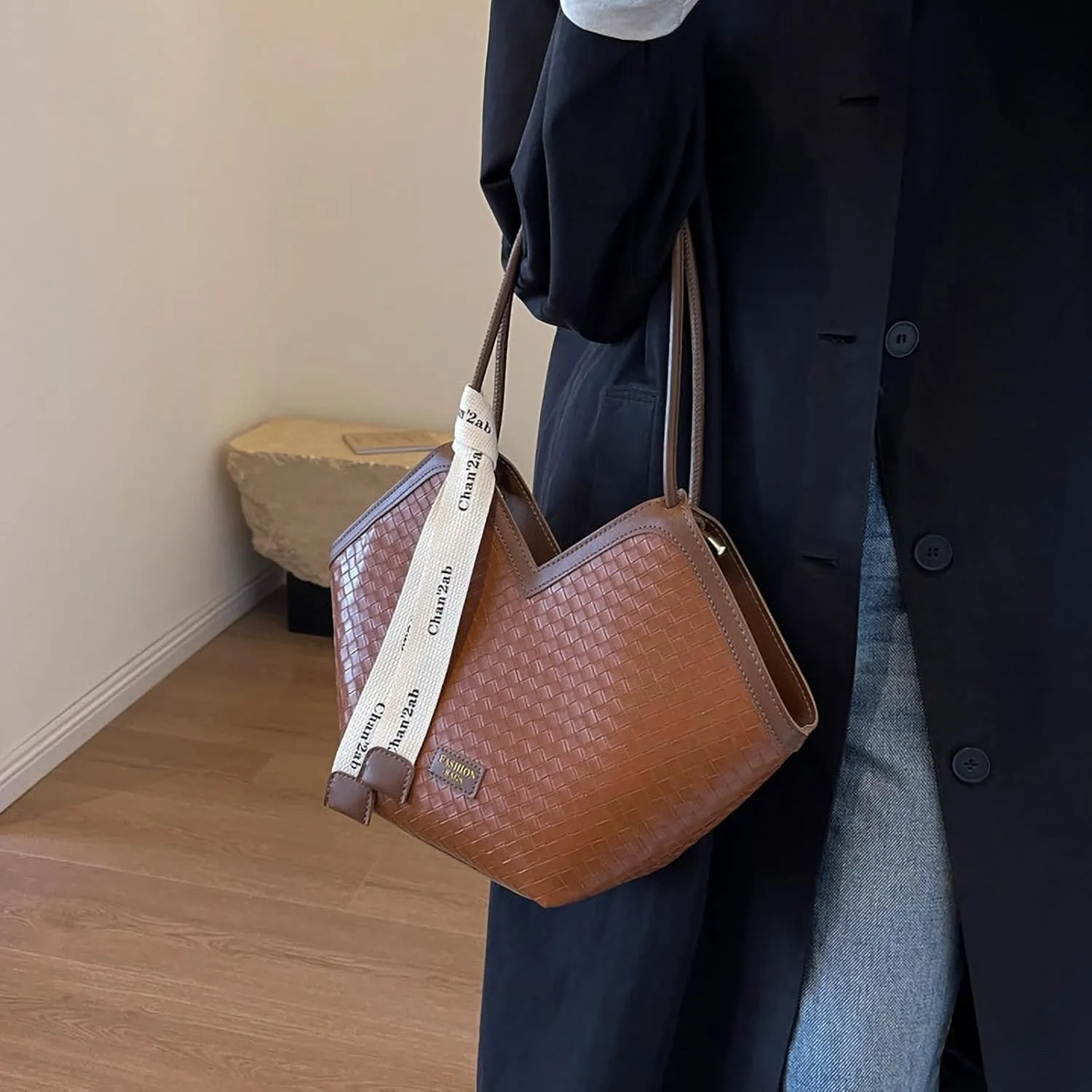 Love Heart Shape PU Artificial Leather Tote Bag for Women's Fashion Shoulder Bag and Satchel