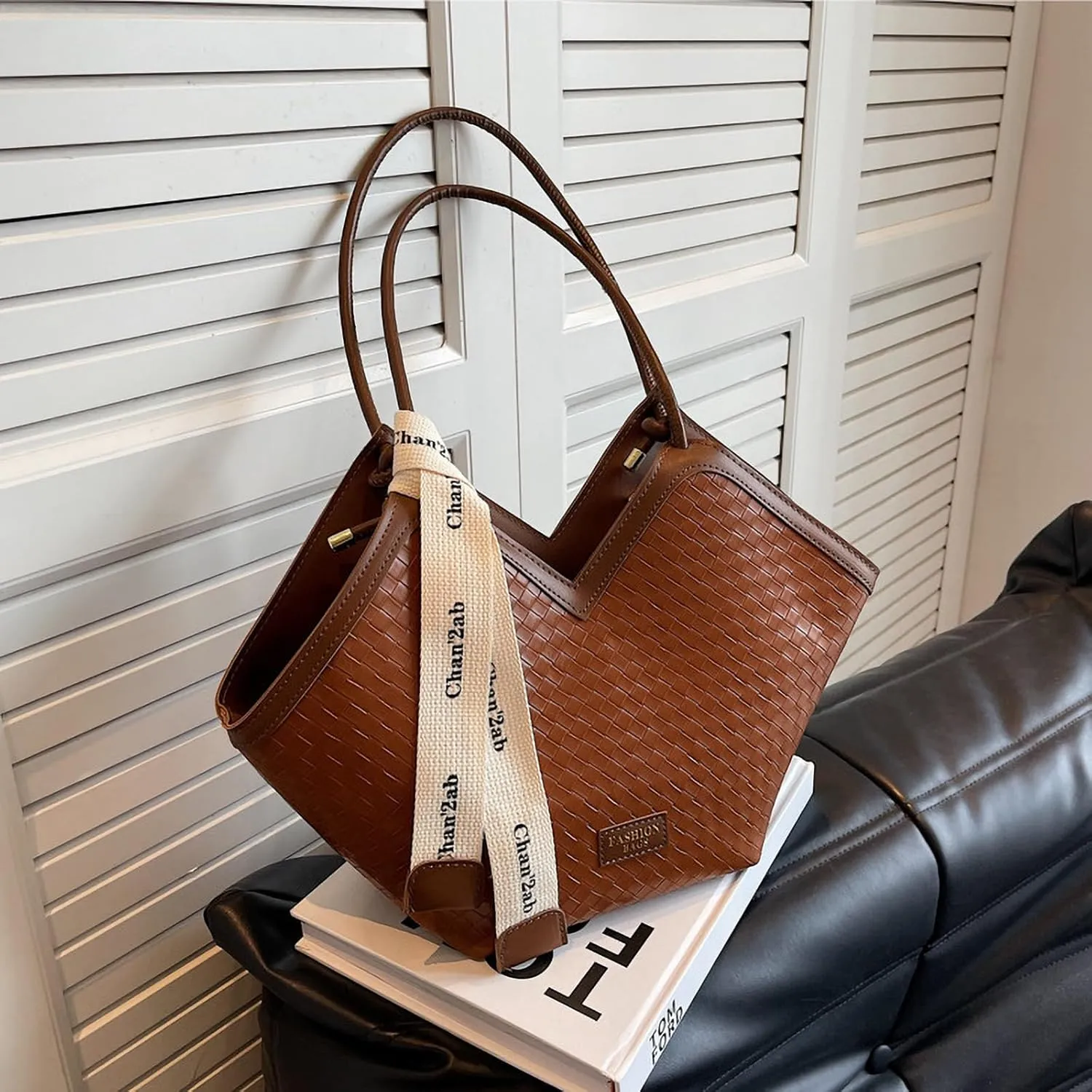 Love Heart Shape PU Artificial Leather Tote Bag for Women's Fashion Shoulder Bag and Satchel