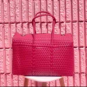Medium Duffel - Strawberry