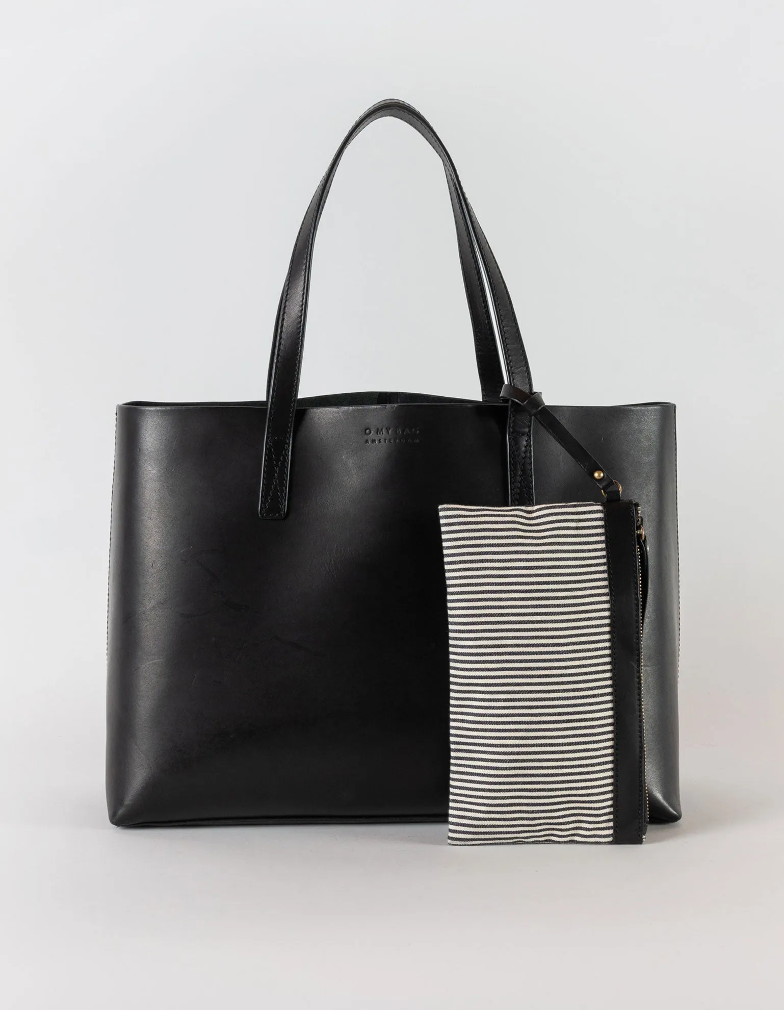 Sam Shopper - Black Classic Leather