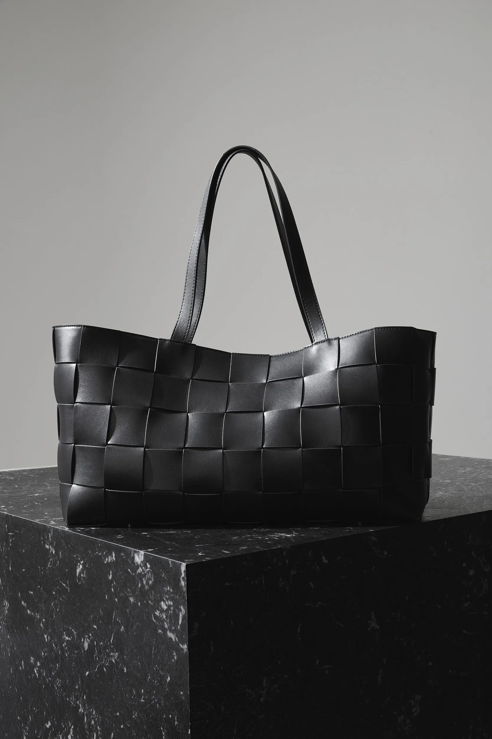 THE TILDA BLACK SILVER