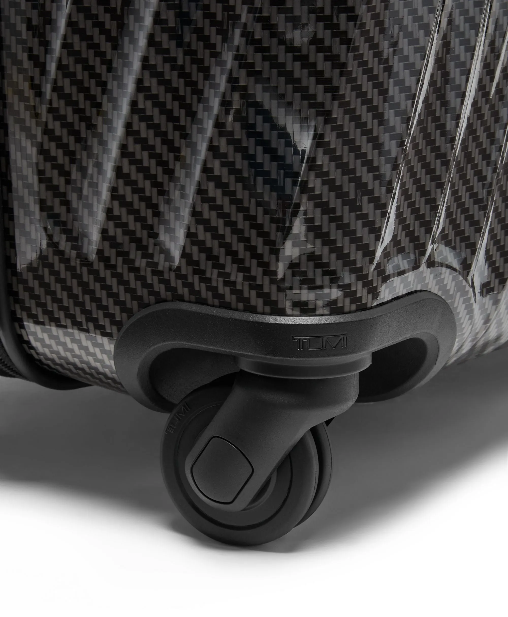 TUMI 19 Degree Lite Short Trip 4 Wheeled Packing Case - Black Graphite