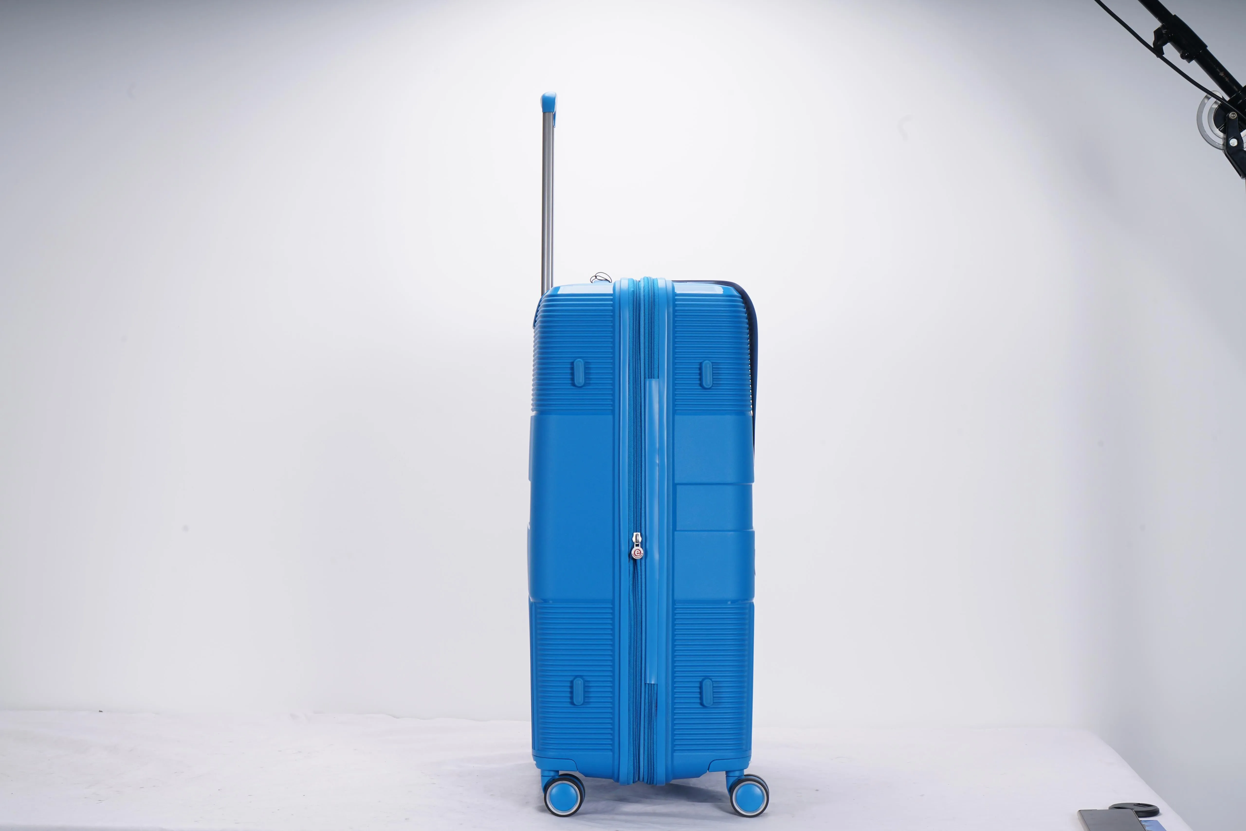 Unbreakable 8 Wheels PP Lightweight Cabin - Blue