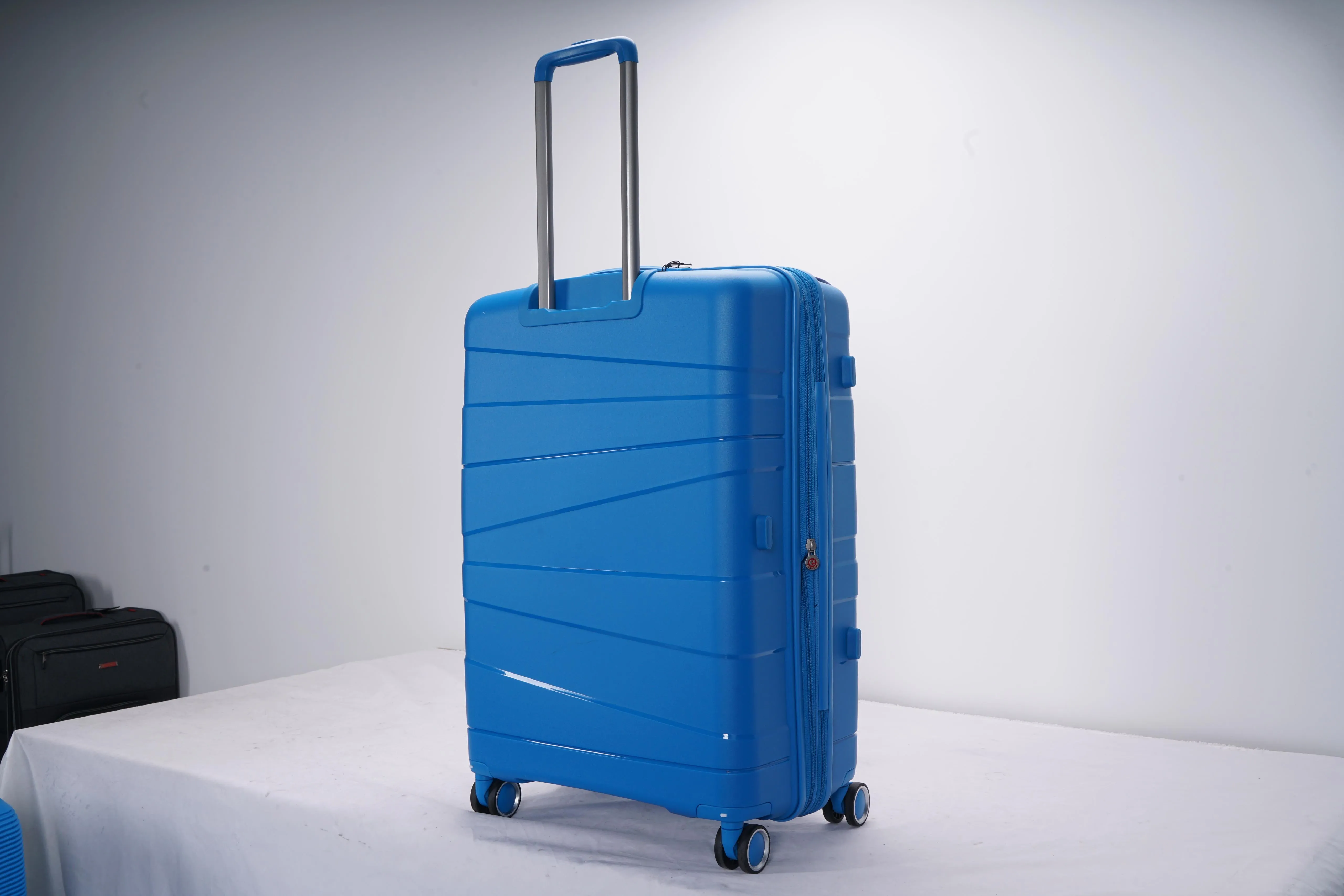 Unbreakable 8 Wheels PP Lightweight Cabin - Blue