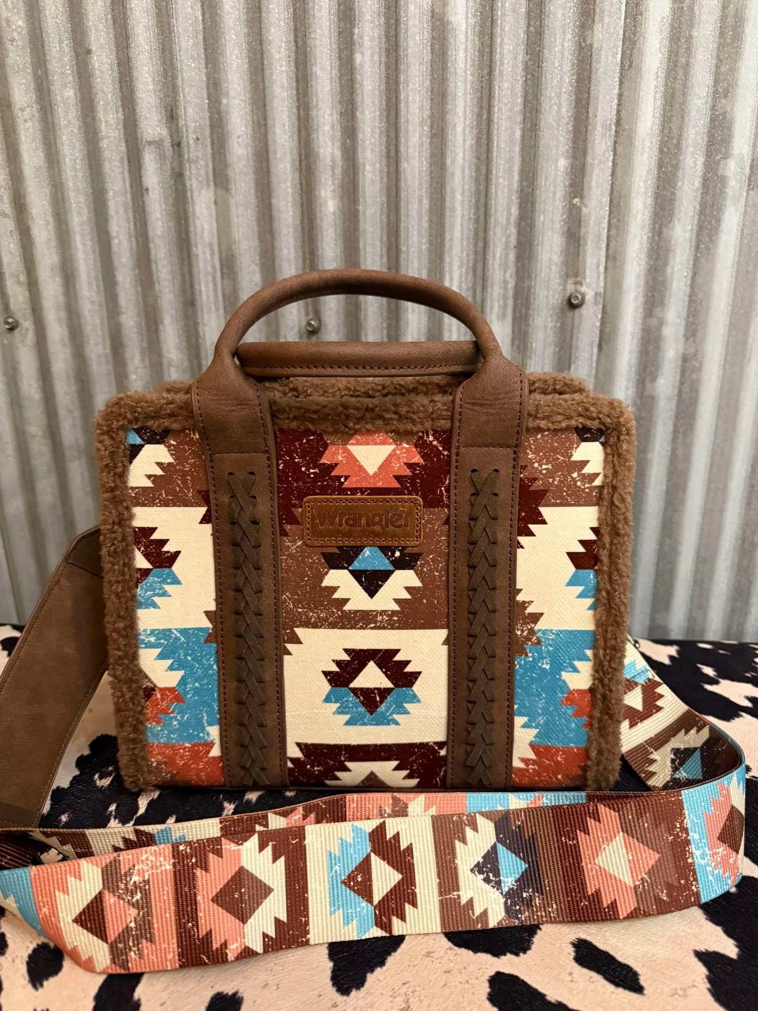 WRANGLER SHERPA & CANVAS CROSSBODY TOTE